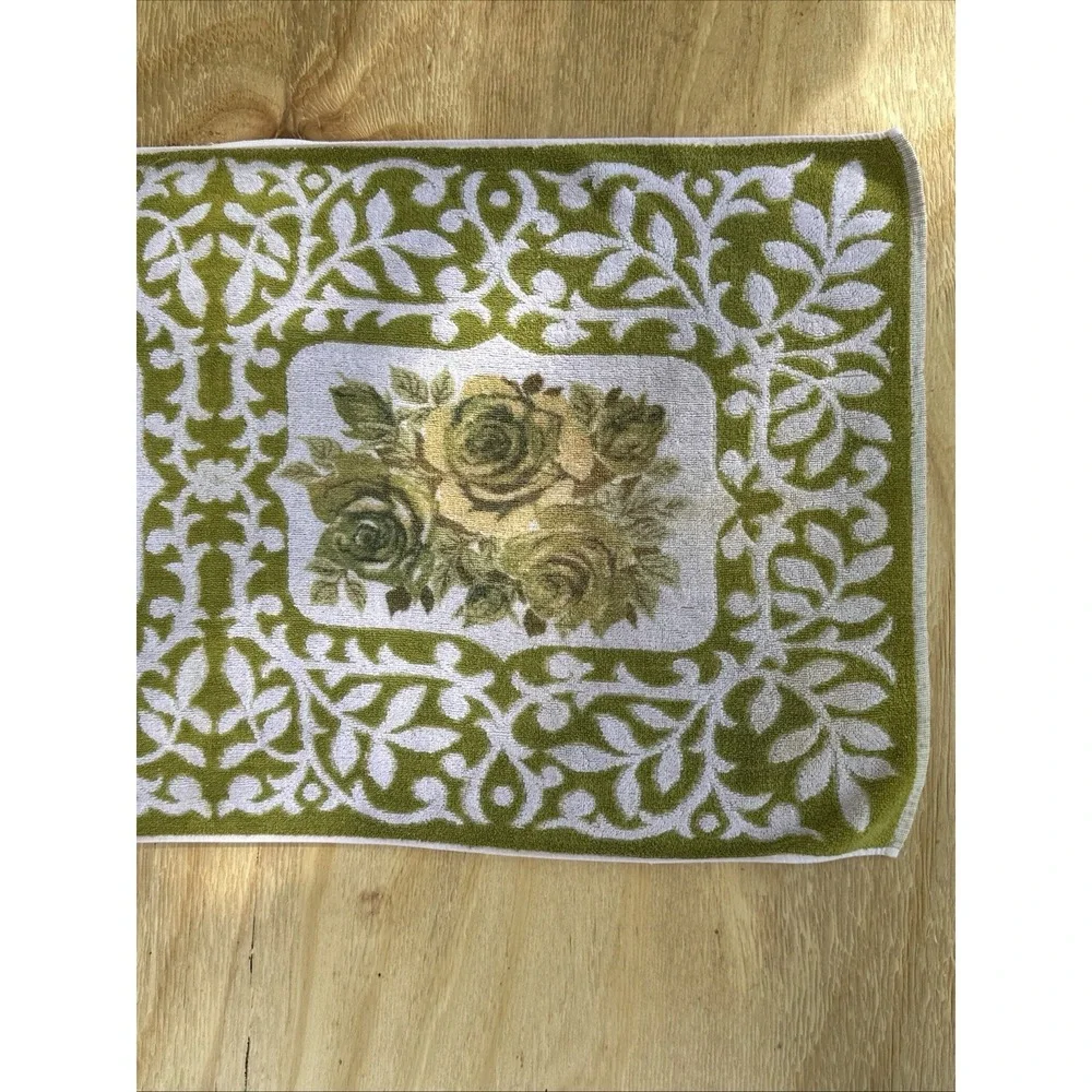 Vtg 70s Avocado Green Floral Damask Bath Towel 21x42 Cotton Terry MCM Retro